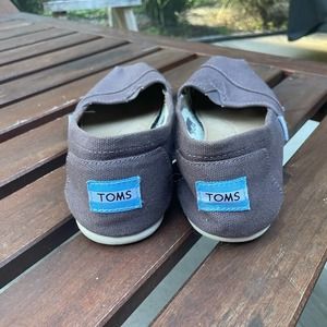 TOMS Gray size 7.5